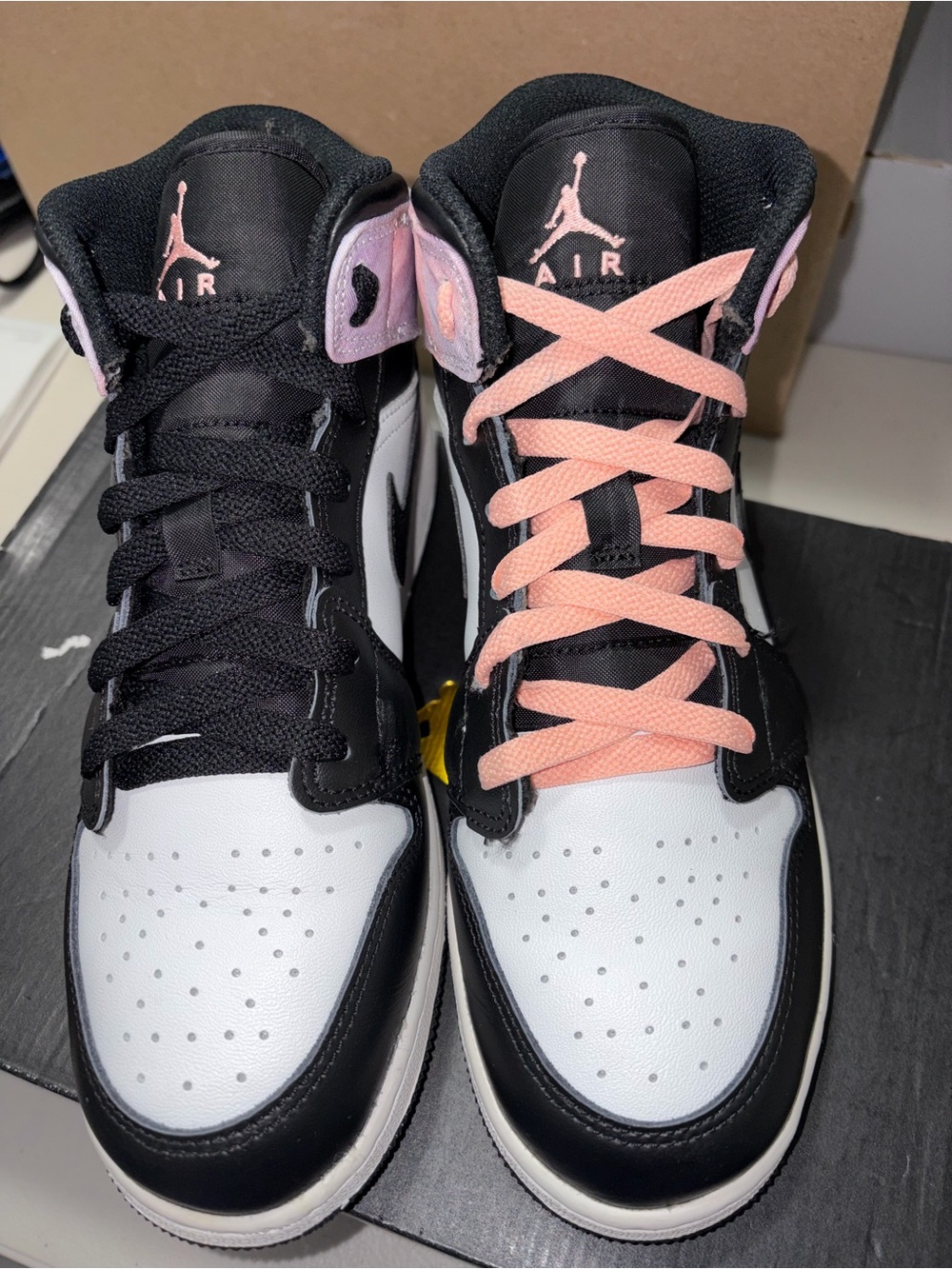 Nike Air Jordan 1 Mid SE GS Bleached Coral Black White DM6216-001 - Picture 2 of 12